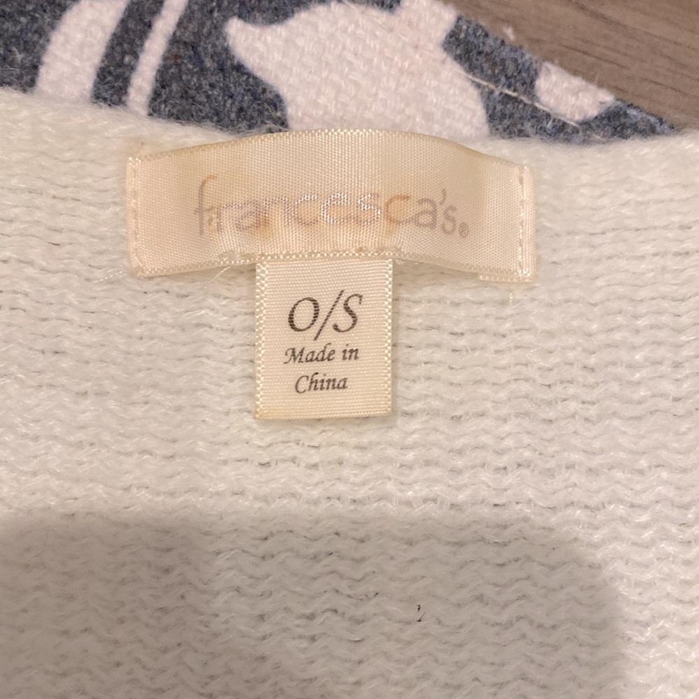 Poncho - Picture 2 of 8